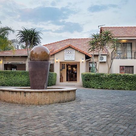 Three Oaks And An Aloe Boutique Hotel Hartbeespoort Buitenkant foto