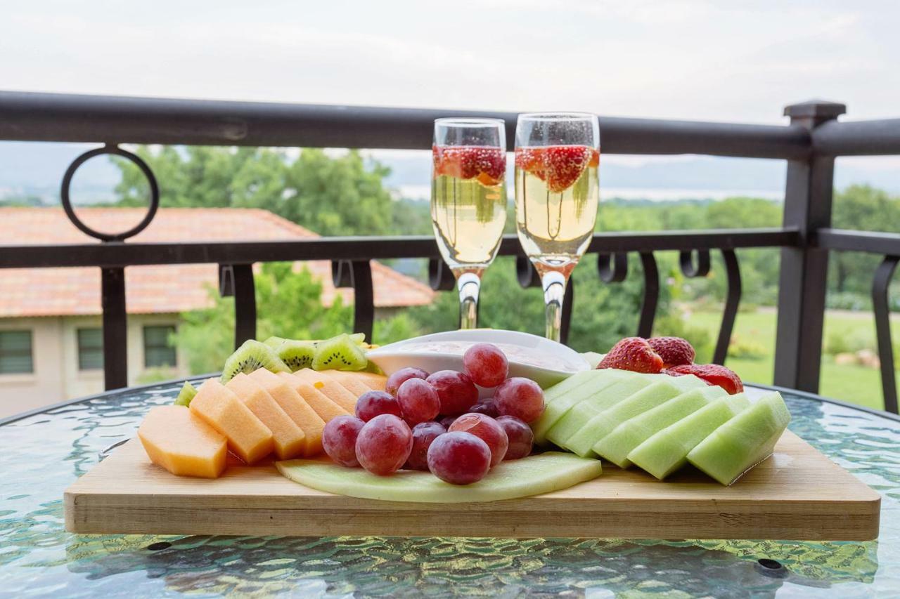 Three Oaks And An Aloe Boutique Hotel Hartbeespoort Buitenkant foto
