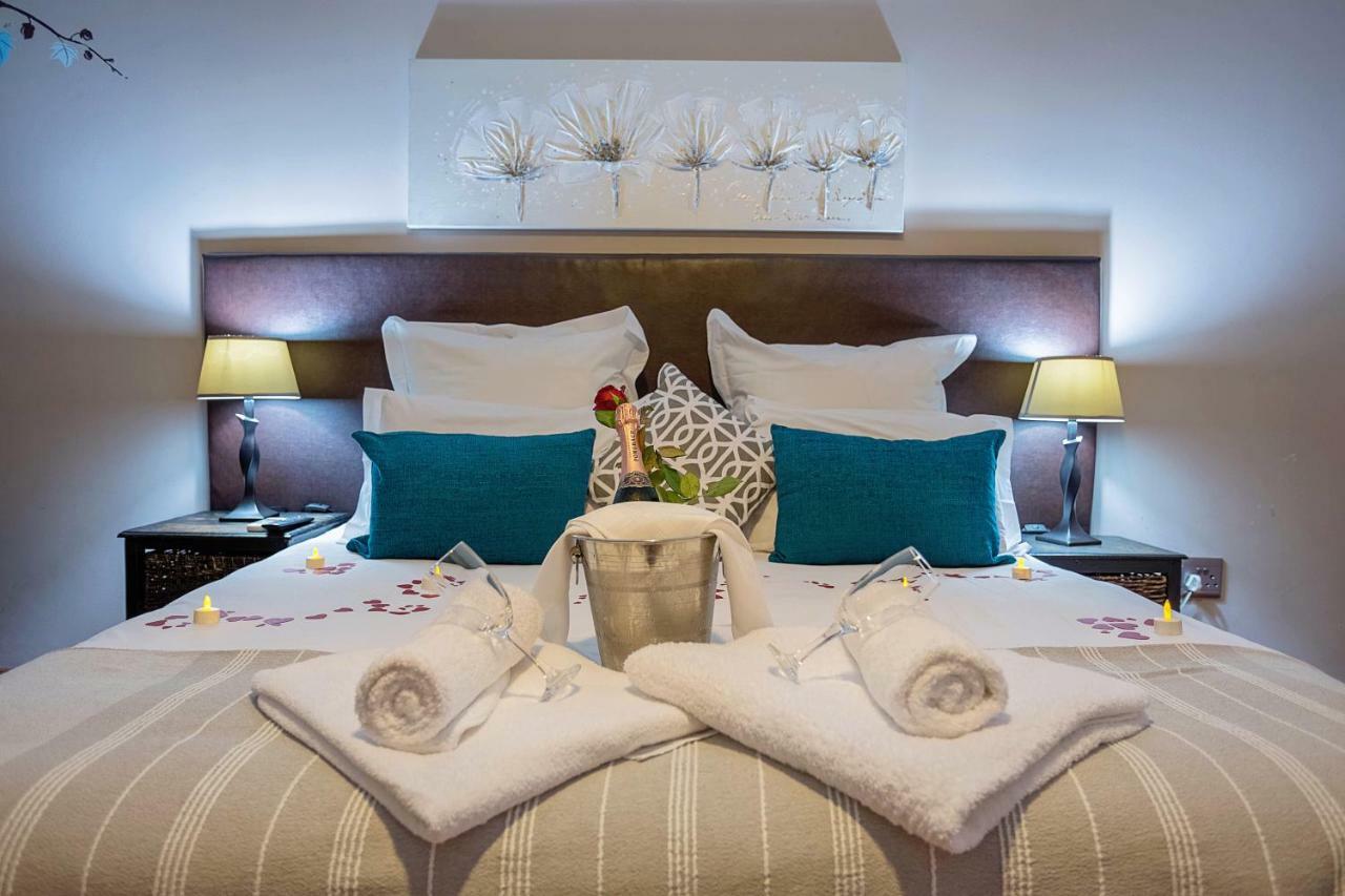Three Oaks And An Aloe Boutique Hotel Hartbeespoort Buitenkant foto